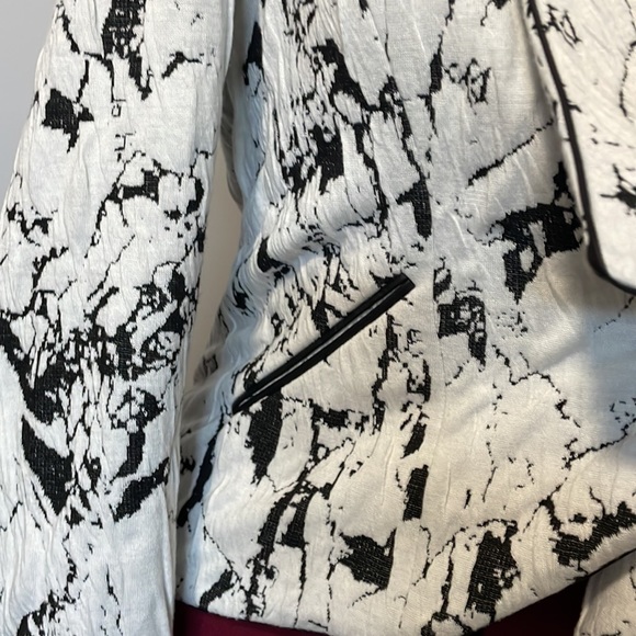 Calvin Klein white and black blazer - Picture 3 of 7